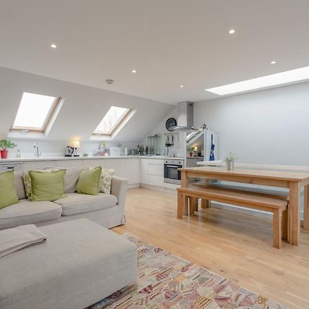 2 Bedroom Apartment Hammersmith Grove Sleeps 4 London Eksteriør bilde